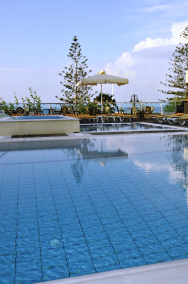 Bristol Sea View Hotel Apartments - 11