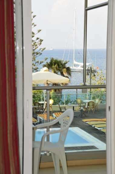 Bristol Sea View Hotel Apartments - 12